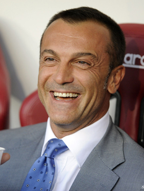 意媒：国米正在关注法兰克福的二号门将考阿-桑托斯（意媒：国际米兰关注法兰克福替补门将考阿-桑托斯）