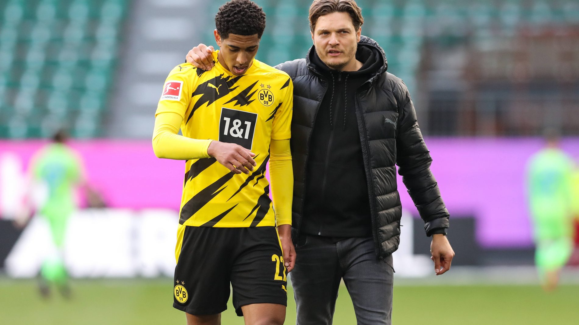 湖人全队苦练备战，官媒晒训练照（湖人全队加练备战，官媒发布训练照）